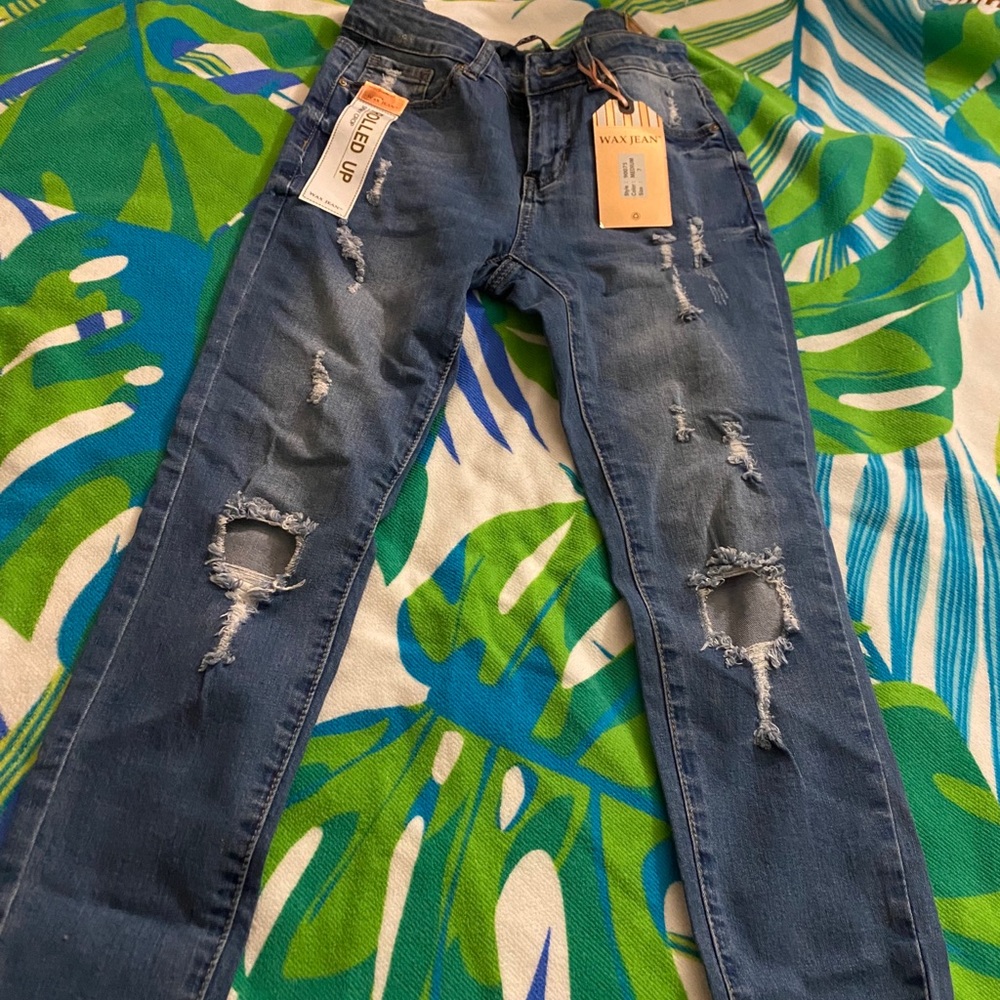 Brand new junior size 7 cut it very cute